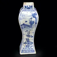 vase chinois en porcelaine épaisse de type blanc-bleu qinghua - période kangxi | 1661-1722 chine collection asiatique